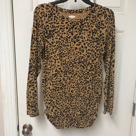 Old navy maternity animal print top - Picture 2 of 4